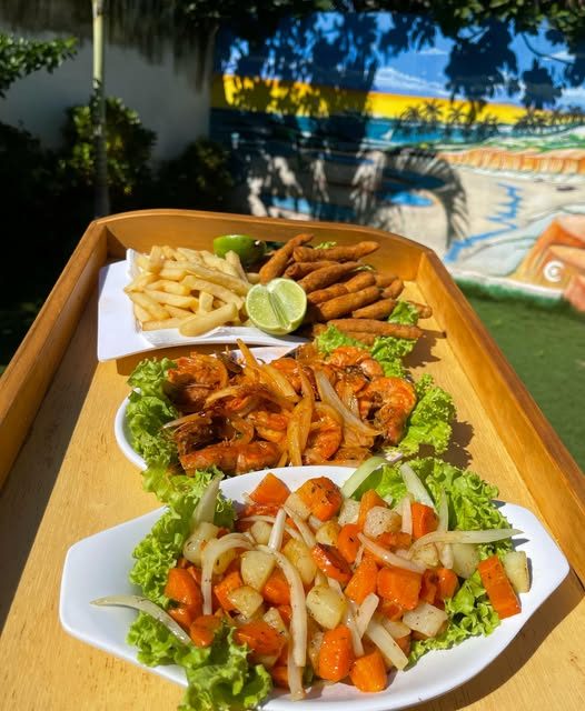 Prato do Restaurante Chef João com frutos do mar, carnes e salada